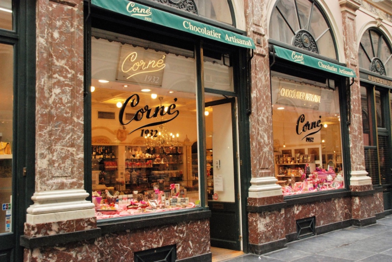 patisserie-ST CEZAIRE SUR SIAGNE-min_chocolate_chocolaterie_shop_luxury_chic_gallery_brussels_belgium-558146